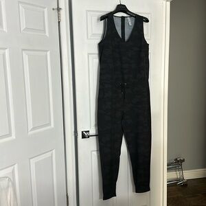 Designer Women’s jumpsuit -  Kyodan brand brown/black camo Size Large Drawstring